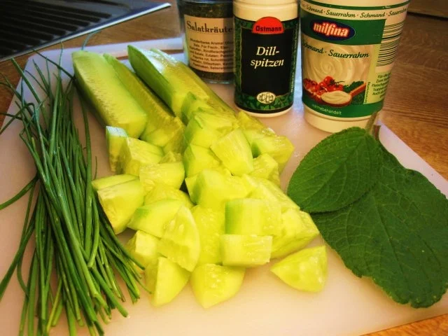 Rezept: Gurke in Sauerrahm Gurke in Sauerrahm - Rezept