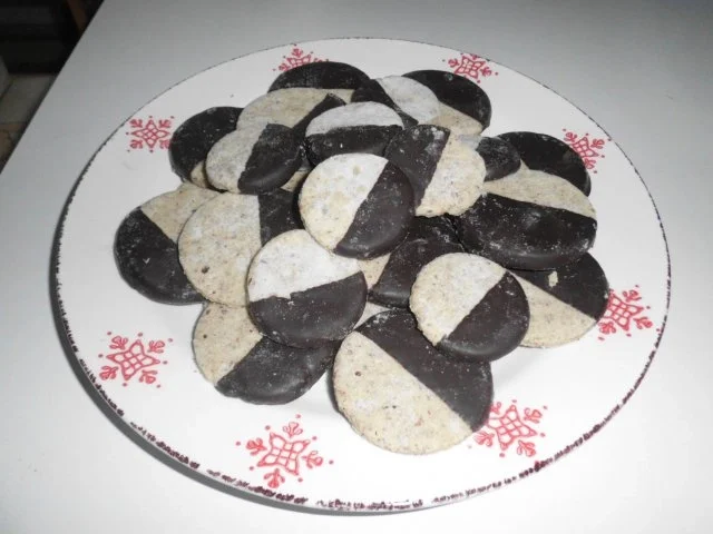 Rezept: Schoko-Haselnuß-Taler Bild Nr. 2 Schoko-Haselnuß-Taler - Rezept - Bild Nr. 2