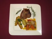 Kalbshaxe mit marktfrischem Gemüse und Rosmarinkartoffeln - Rezept