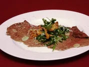 Rinderfiletscheiben mit Rosmarin, Knoblauch und Pfifferlingen - Rezept