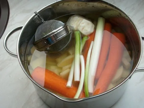 Rezept: KARTOFFELSUPPE aber mit Krabbenfleisch Bild Nr. 2 KARTOFFELSUPPE aber mit Krabbenfleisch - Rezept - Bild Nr. 2