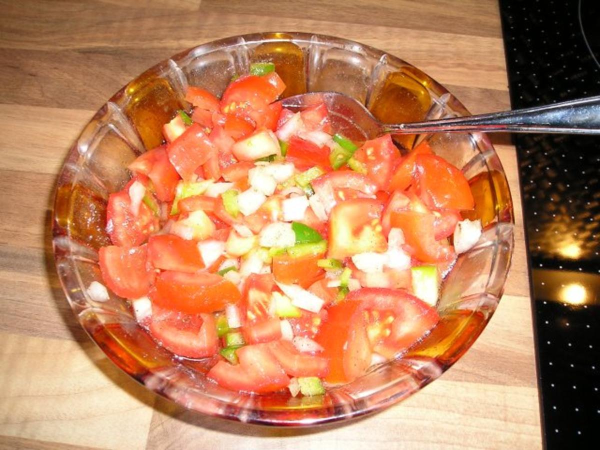 Tomatensalat mit Paprika - Rezept mit Bild - kochbar.de