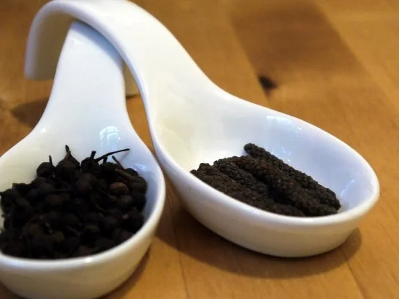 Rezept: Rinderhüftsteak mit Thymianpaprika und gebratenen Kartoffeln und Pfeffersauce Bild Nr. 2 Rinderhüftsteak mit Thymianpaprika und gebratenen Kartoffeln und Pfeffersauce - Rezept - Bild Nr. 2