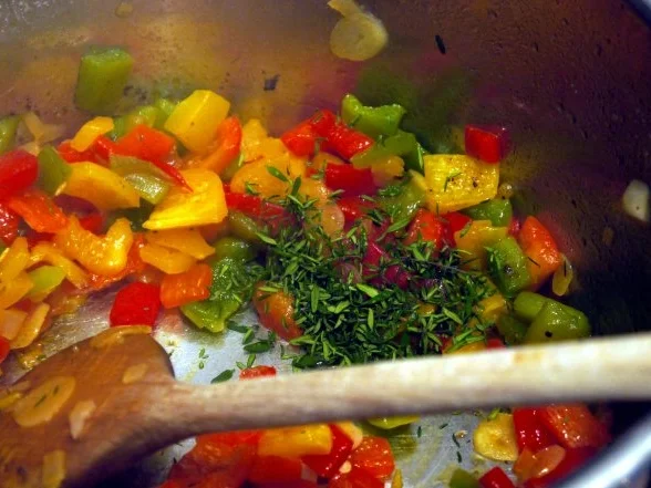 Rezept: Rinderhüftsteak mit Thymianpaprika und gebratenen Kartoffeln und Pfeffersauce Bild Nr. 7 Rinderhüftsteak mit Thymianpaprika und gebratenen Kartoffeln und Pfeffersauce - Rezept - Bild Nr. 7