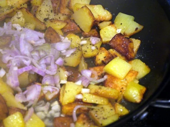 Rezept: Rinderhüftsteak mit Thymianpaprika und gebratenen Kartoffeln und Pfeffersauce Bild Nr. 8 Rinderhüftsteak mit Thymianpaprika und gebratenen Kartoffeln und Pfeffersauce - Rezept - Bild Nr. 8