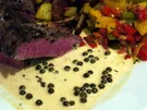 Rinderhüftsteak mit Thymianpaprika und gebratenen Kartoffeln und Pfeffersauce - Rezept