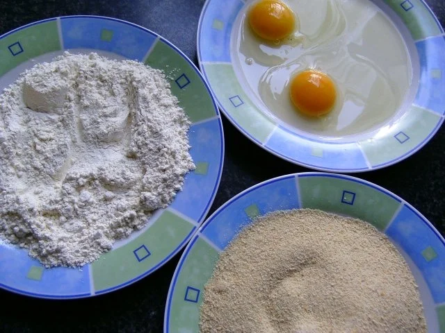 Rezept: SCHOLLENFILET PANIERT in illusterer Gesellschaft Bild Nr. 3 SCHOLLENFILET PANIERT in illusterer Gesellschaft - Rezept - Bild Nr. 3