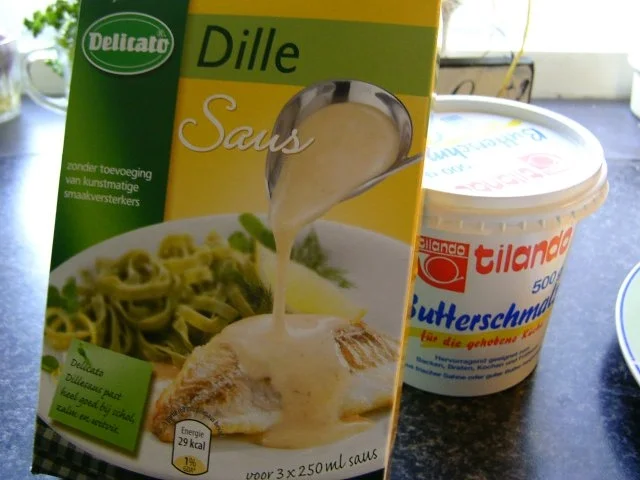 Rezept: SCHOLLENFILET PANIERT in illusterer Gesellschaft Bild Nr. 5 SCHOLLENFILET PANIERT in illusterer Gesellschaft - Rezept - Bild Nr. 5