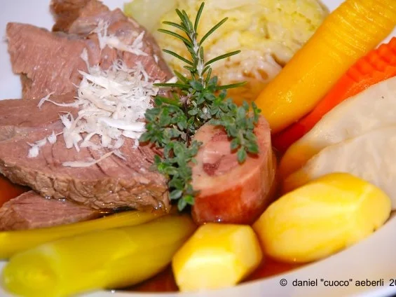 Rezept: POT - AU - FEU A L'ANCIENNE / SUPPENFLEISCH NACH ALTER ART Bild Nr. 11 POT - AU - FEU A L'ANCIENNE / SUPPENFLEISCH NACH ALTER ART - Rezept - Bild Nr. 11