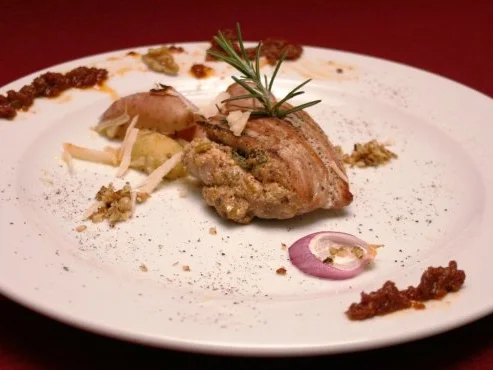 Rezept: Gefülltes Schweinefilet, dazu gebackene Kartoffeln aus dem Ofen Gefülltes Schweinefilet, dazu gebackene Kartoffeln aus dem Ofen - Rezept