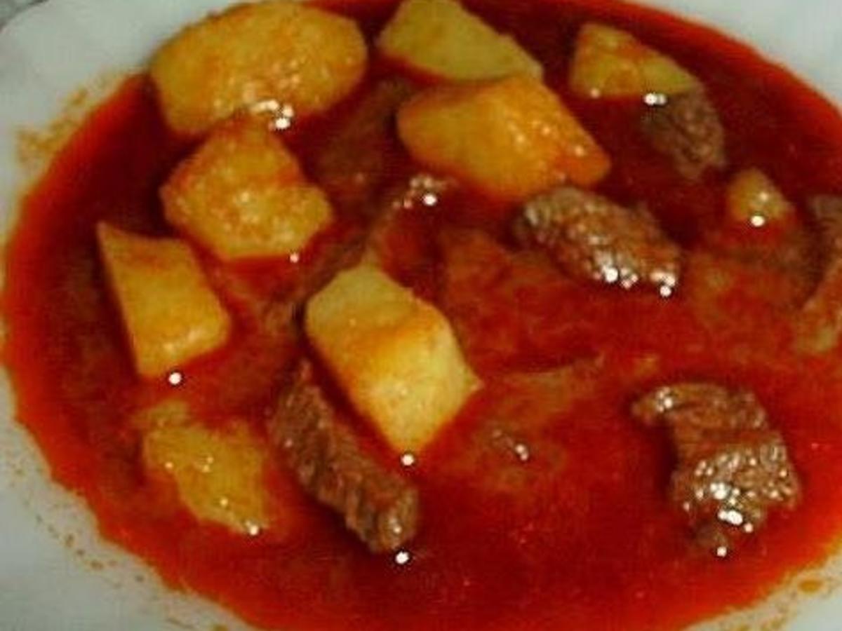 Gulaschsuppe mit Rindergulasch am besten aus der Rinderwade und Zwiebel ...