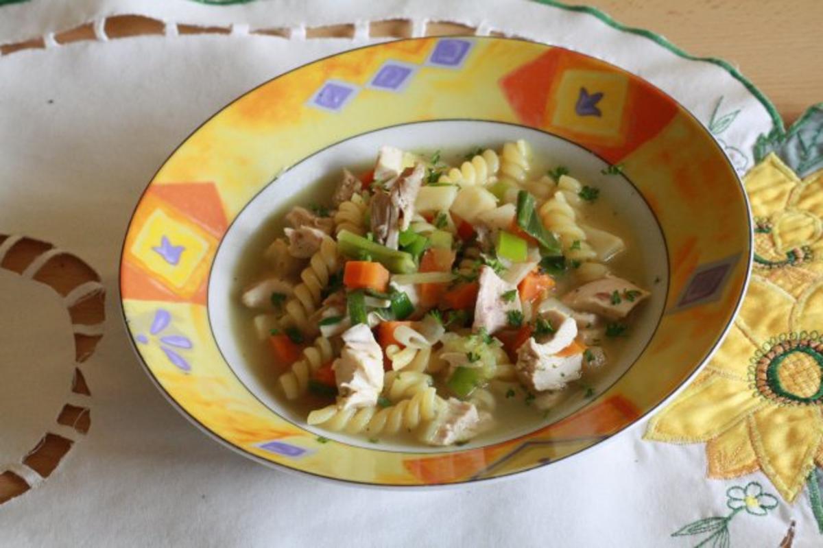 Nudelsuppe Mit Rindfleisch Und Gem Seeinlage Rezept Kochbar De