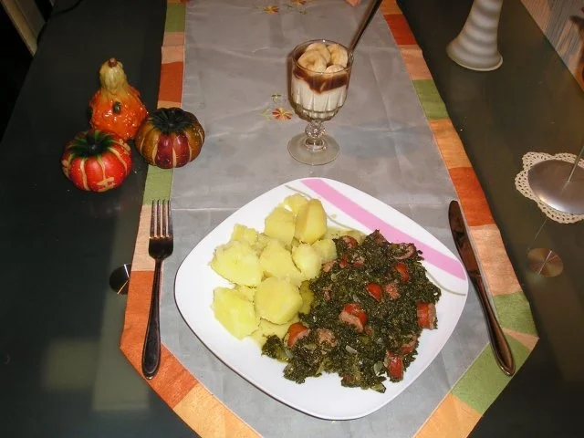 Rezept: Grünkohl mit Mettwürstchen und Kartoffeln Grünkohl mit Mettwürstchen und Kartoffeln - Rezept