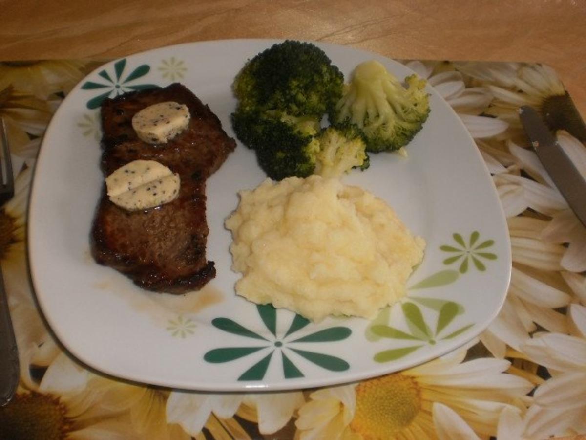 Rumpsteaks - Pfefferbutter - Broccoli - Kartoffelstampf - Rezept