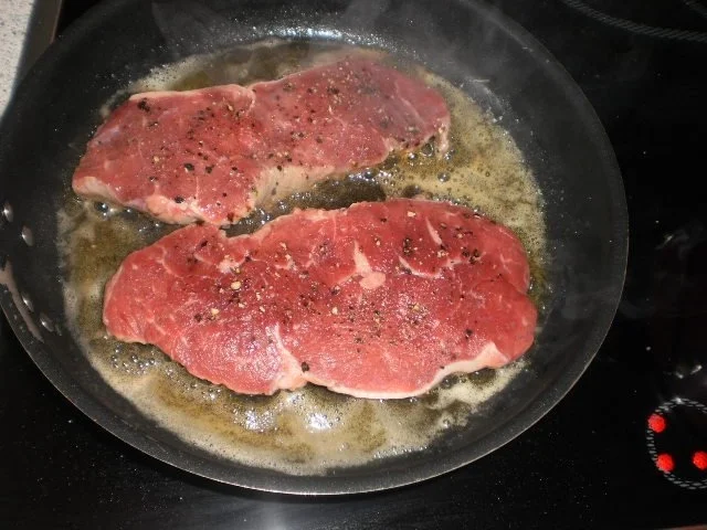 Rumpsteaks - Pfefferbutter - Broccoli - Kartoffelstampf - Rezept - Bild Nr. 4