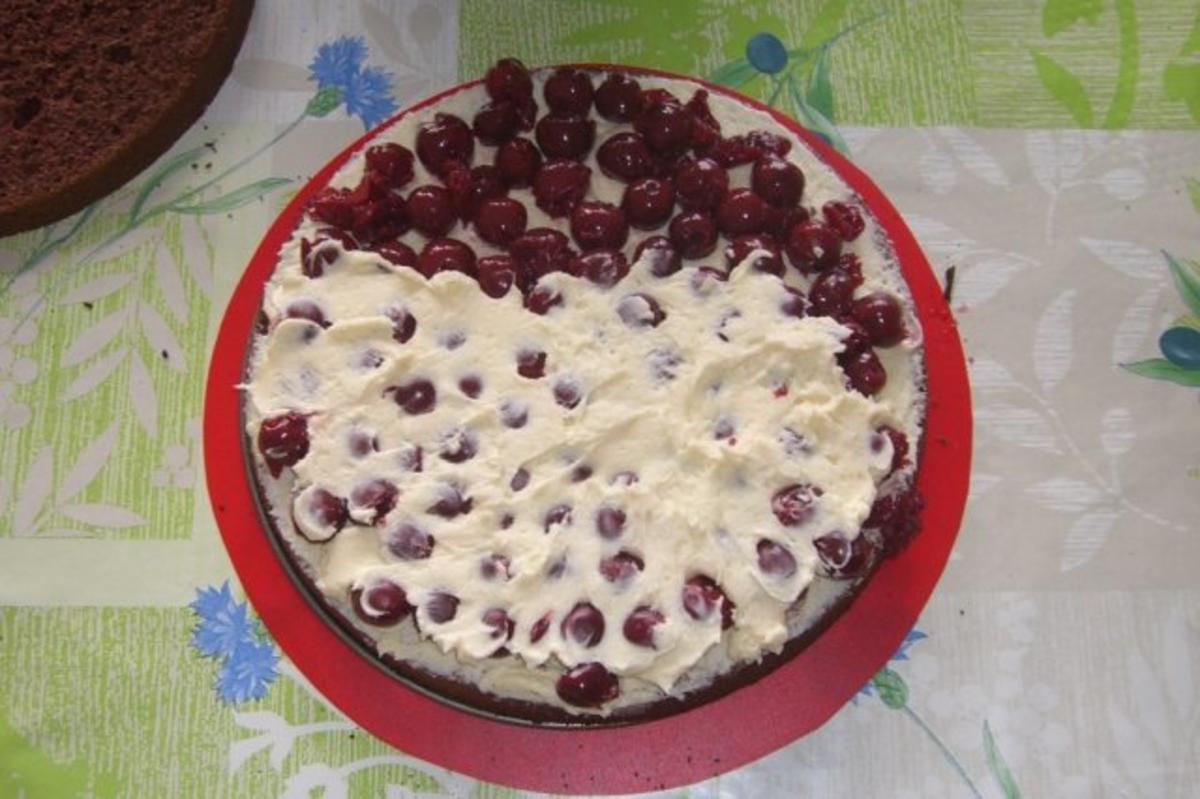 Buttercreme-Schoko-Torte mit Kirschen - Rezept - Bild Nr. 6