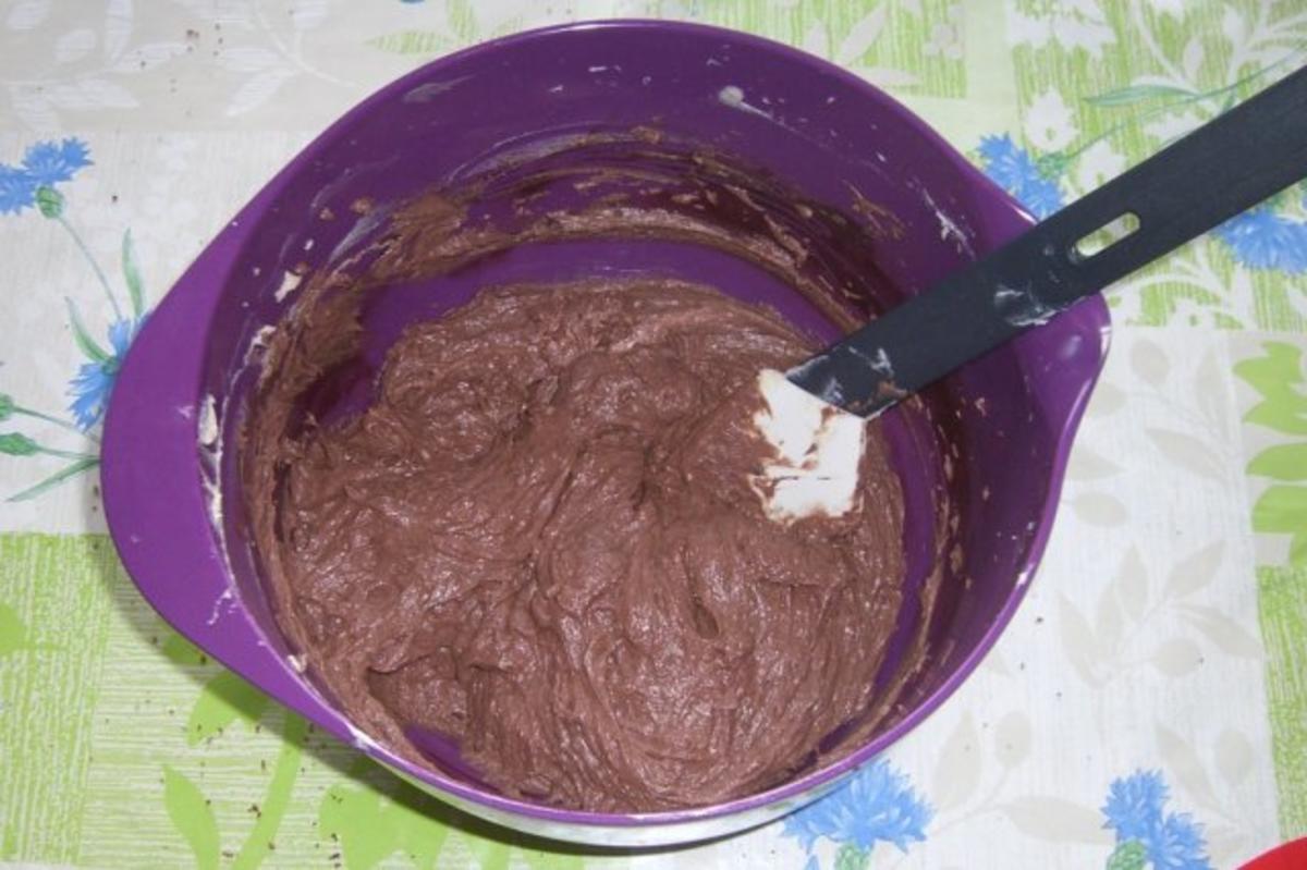 Buttercreme-Schoko-Torte mit Kirschen - Rezept - Bild Nr. 8