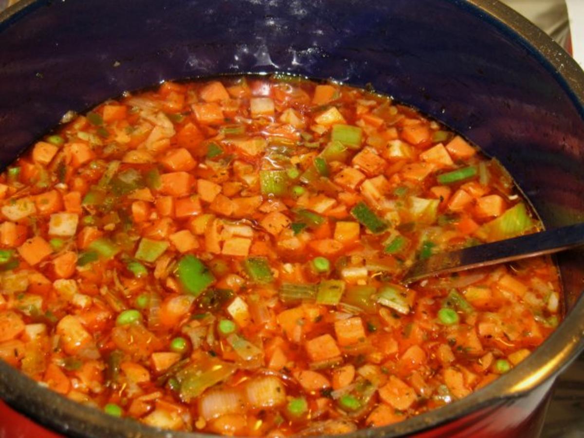 Suppe/Klar - Bunte mediterrane Gemüse-Kartoffelsuppe - Rezept - Bild Nr. 3
