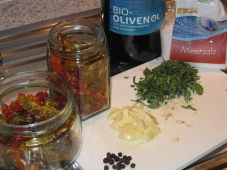 Getrocknete Tomaten aus dem Garten, eingelegt in Olivenöl - Rezept ...