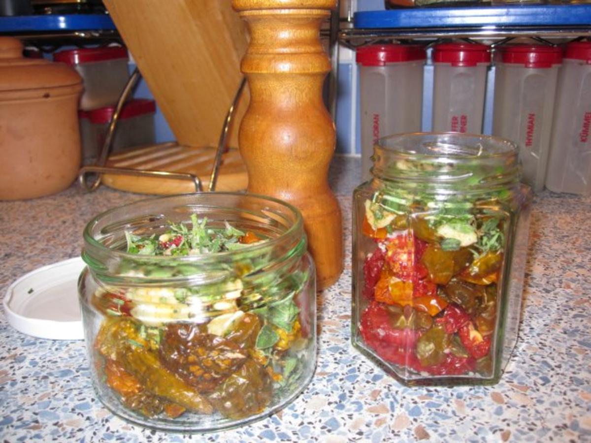 Getrocknete Tomaten aus dem Garten, eingelegt in Olivenöl - Rezept