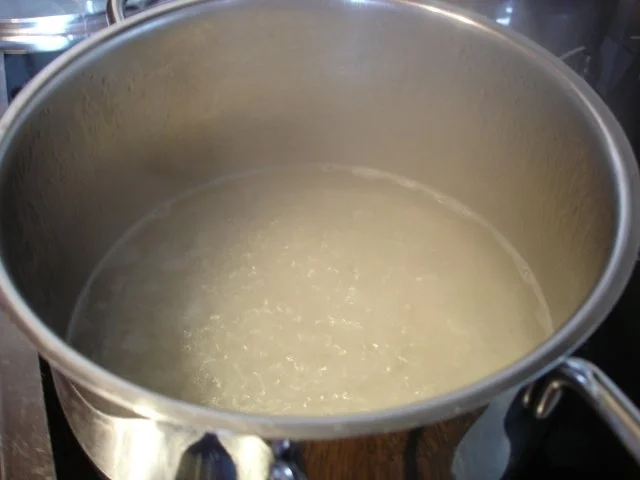 Rezept: Chinesische Knusperente auf Gemüsebett mit Erdnuss-Sauce und Reis Bild Nr. 9 Chinesische Knusperente auf Gemüsebett mit Erdnuss-Sauce und Reis - Rezept - Bild Nr. 9