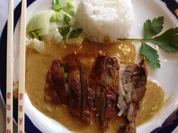 Chinesische Knusperente auf Gemüsebett mit Erdnuss-Sauce und Reis - Rezept - Bild Nr. 3