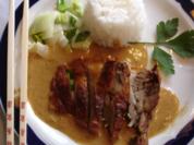 Chinesische Knusperente auf Gemüsebett mit Erdnuss-Sauce und Reis - Rezept - Bild Nr. 3