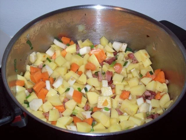 Rezept: Herzhafter Kartoffeleintopf Bild Nr. 2 Herzhafter Kartoffeleintopf - Rezept - Bild Nr. 2