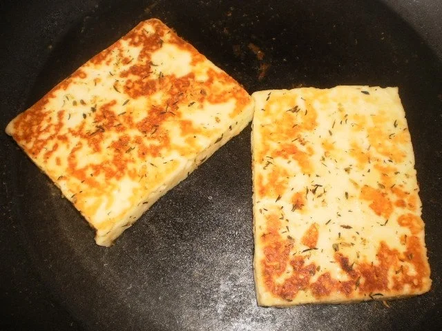 Grill- und Pfannenkäse Mediterran - Rezept