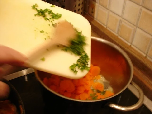 Rezept: Kotelett mit Möhrenblüten und Kartoffelbrei Bild Nr. 17 Kotelett mit Möhrenblüten und Kartoffelbrei - Rezept - Bild Nr. 17