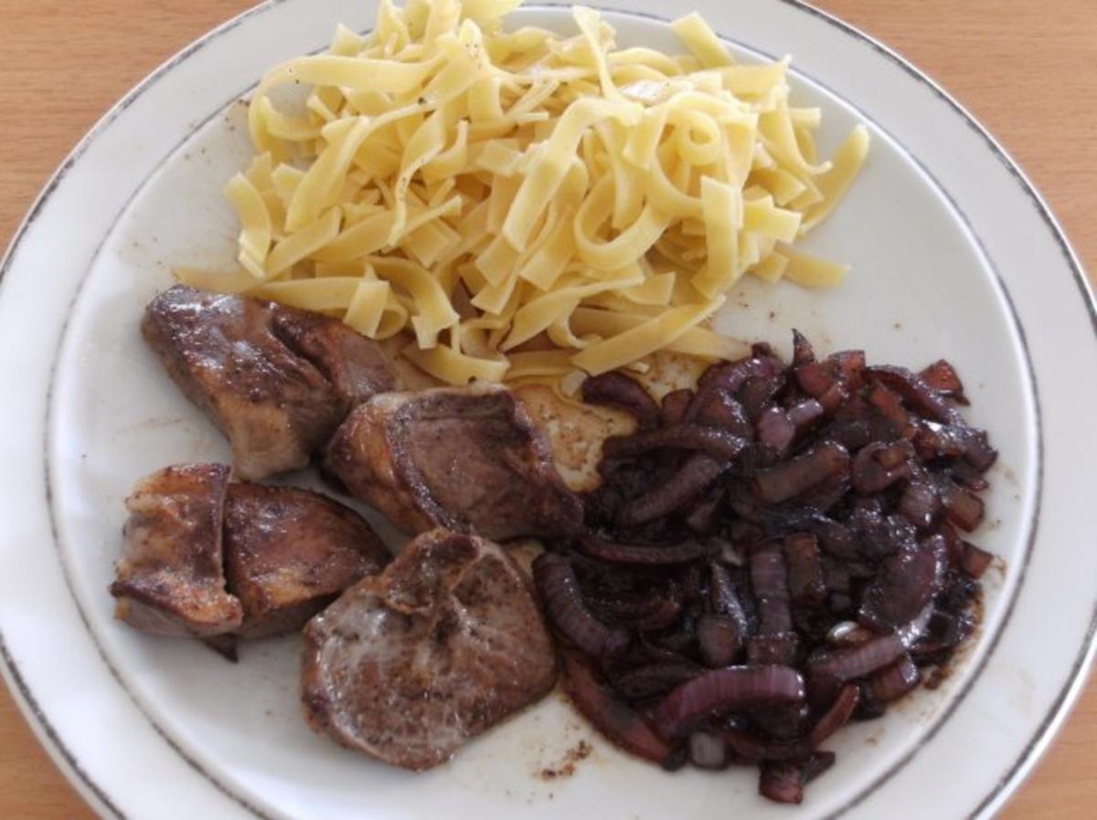 Fleisch: Lammherz-Steak mit Balsamicozwiebeln - Rezept