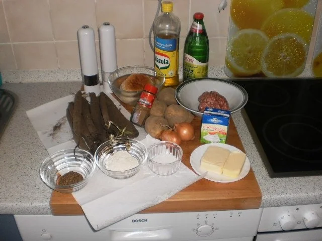 Rezept: Schwarzwurzel in Käse-Sahnesoße zu Frikadellen mit Salzkartoffeln Bild Nr. 2 Schwarzwurzel in Käse-Sahnesoße zu Frikadellen mit Salzkartoffeln - Rezept - Bild Nr. 2