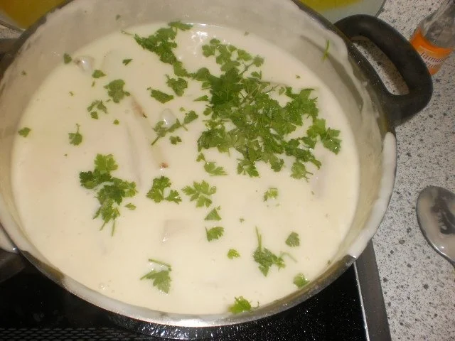 Rezept: Schwarzwurzel in Käse-Sahnesoße zu Frikadellen mit Salzkartoffeln Bild Nr. 9 Schwarzwurzel in Käse-Sahnesoße zu Frikadellen mit Salzkartoffeln - Rezept - Bild Nr. 9