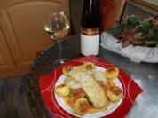 Gebratenes Fischfilet auf Zucchini-Tomatengemüse mit kleinen gebratenen Kartöffelchen - Rezept