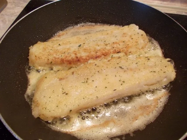 Gebratenes Fischfilet auf Zucchini-Tomatengemüse mit kleinen gebratenen Kartöffelchen - Rezept - Bild Nr. 4