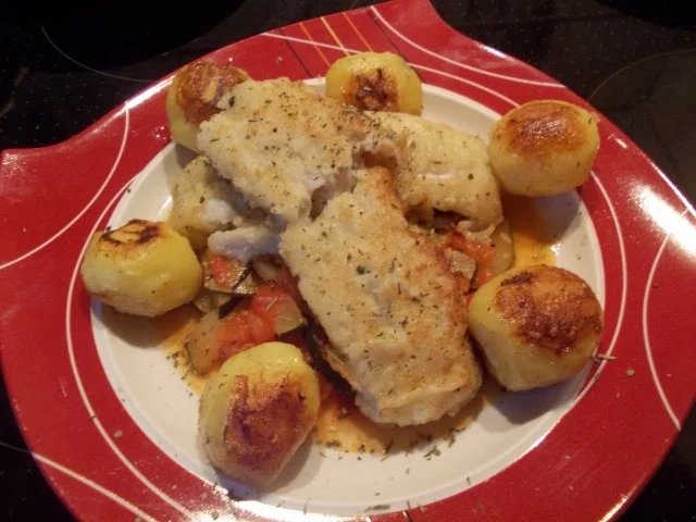 Gebratenes Fischfilet auf Zucchini-Tomatengemüse mit kleinen gebratenen Kartöffelchen - Rezept - Bild Nr. 6