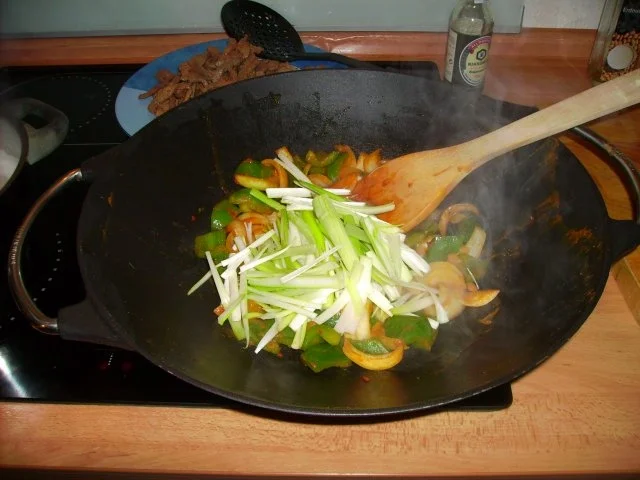 Scharfes Rindfleisch mit Zwiebeln - Rezept - Bild Nr. 7