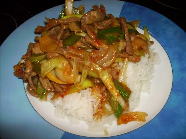 Scharfes Rindfleisch mit Zwiebeln - Rezept