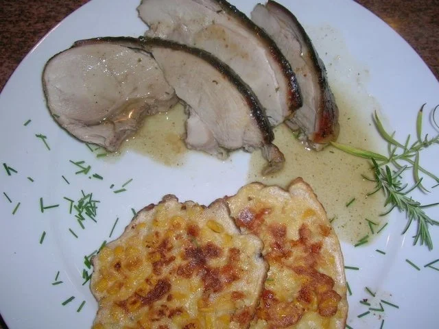 glasierte Spanferkelkeule mit Maisküchlein - Rezept - Bild Nr. 3