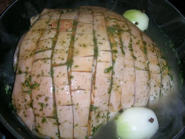 glasierte Spanferkelkeule mit Maisküchlein - Rezept - Bild Nr. 8