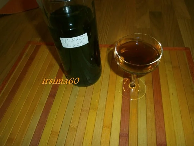 Rezept: Walnusslikör Walnusslikör - Rezept