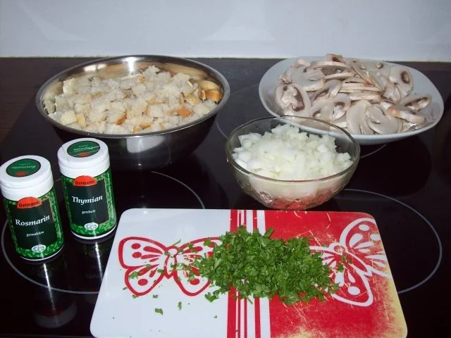 Rezept: Kalbsbraten mit Champignong-Brötchen-Füllung Bild Nr. 3 Kalbsbraten mit Champignong-Brötchen-Füllung - Rezept - Bild Nr. 3