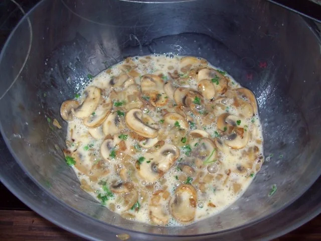 Rezept: Kalbsbraten mit Champignong-Brötchen-Füllung Bild Nr. 6 Kalbsbraten mit Champignong-Brötchen-Füllung - Rezept - Bild Nr. 6