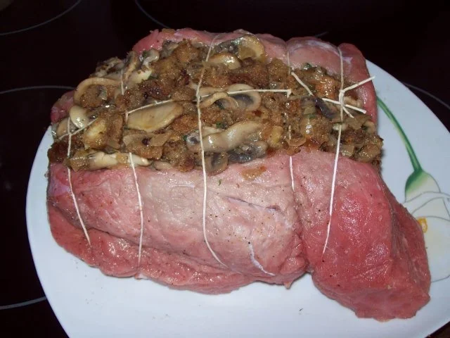 Rezept: Kalbsbraten mit Champignong-Brötchen-Füllung Bild Nr. 8 Kalbsbraten mit Champignong-Brötchen-Füllung - Rezept - Bild Nr. 8