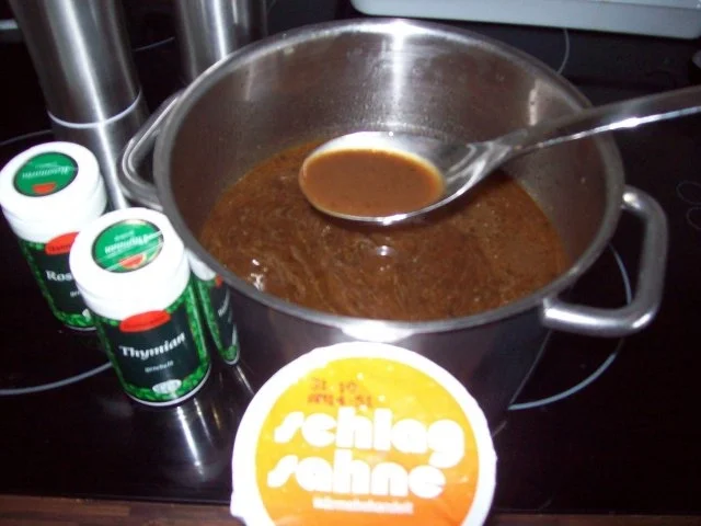 Rezept: Kalbsbraten mit Champignong-Brötchen-Füllung Bild Nr. 10 Kalbsbraten mit Champignong-Brötchen-Füllung - Rezept - Bild Nr. 10