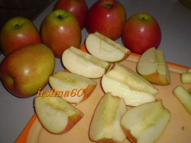 Rezept: Bratapfellikör Bild Nr. 3 Bratapfellikör - Rezept - Bild Nr. 3