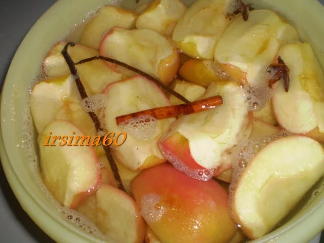 Rezept: Bratapfellikör Bild Nr. 7 Bratapfellikör - Rezept - Bild Nr. 7