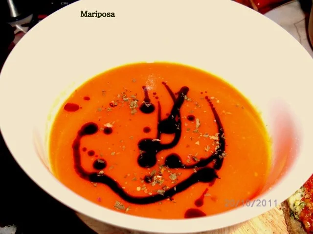 Rezept: Cocktailtomaten-Suppe "Pflaume" Cocktailtomaten-Suppe "Pflaume" - Rezept