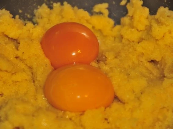 Polentasoufflé mit mediterranem Kürbisgemüse - Rezept - Bild Nr. 2