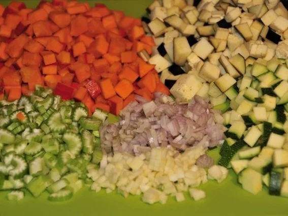 Polentasoufflé mit mediterranem Kürbisgemüse - Rezept - Bild Nr. 7